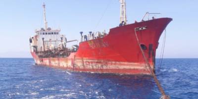 Gülseren’de karaya oturan tanker kurtarıldı