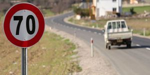 Kamyonlar için tartı istasyonları yolda