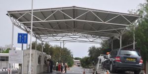 Başkasının pasaportuyla geçerken yakalandı