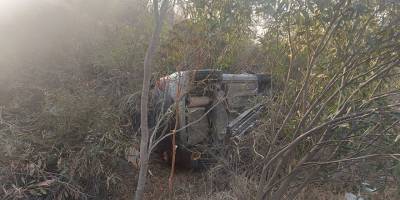 Yoldan çıkarak toprak sete çarptı