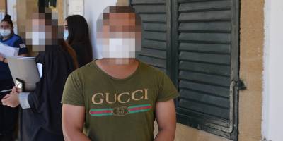 Müşterilerden hile yoluyla fazla para aldı