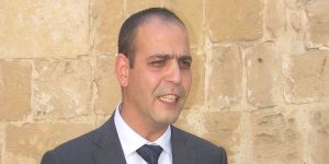 Hükümet adım atmıyor