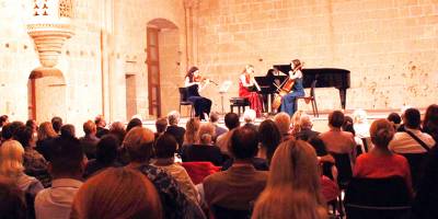 Bellapais Manastırı’nda Brahms ve Piazzolla tınıları yankılandı
