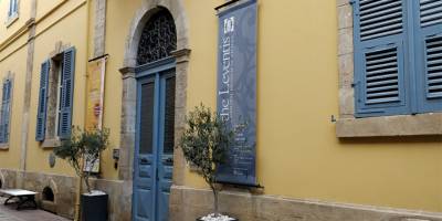 2 toplumun siyasi partileri birlikte sergi gezdi