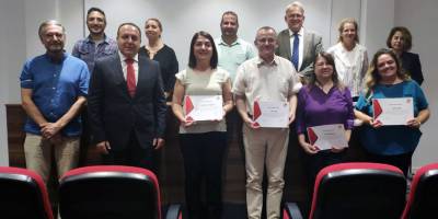 “Daha Etkin Habercilik” eğitimini tamamlayan gazeteciler sertifikalarını aldı