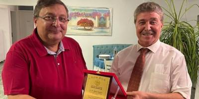 Aşı merkezinde gönüllü çalışan Dizdarlı’ya plaket