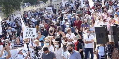 AKEL'den 'Artık Yeter' mitingi