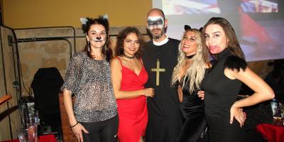 Kim demiş cadılar dans edemezmiş diye?