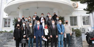 Yeni atanan personel ile fotoğraf çektirdi