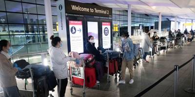 İngiltere, yurt dışından gelen tüm yolculara test zorunluluğu getirdi