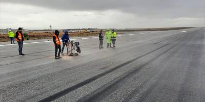 Ercan pistinde hasar oluştu