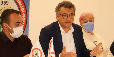 Erhürman: Sürekli Türkiye’de olan Sayın Tatar, keşke ilaç yasağını da görüşse