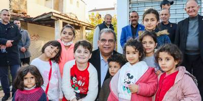 UBP’ye katılanlara rozet takıldı