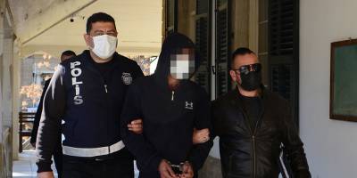 Polis: "Müşterilerin kredi kartı bilgilerini kopyaladı, internet harcamaları yaptı"