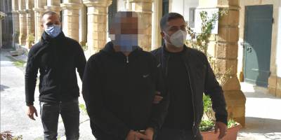 Ofisinde ‘kanunsuz ateşli silah’ bulunduran bir kişi tutuklandı