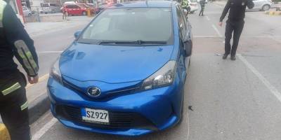 Dikkatsiz sürücü 2 yayaya çarptı