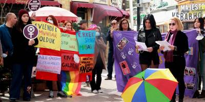 Kuzey ve güneyden kadınlar sokaktaydı