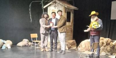 “Godot’yu Beklerken”  büyüledi