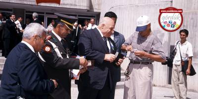 "Hiçbir şeydi, ama toplumunun her şeyiydi"