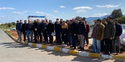 Taksiciler Çatalköy-Girne anayolunda eylem yaptı