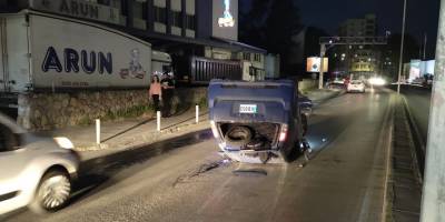 138 mlgr alkollü sürücü düz yolda aracını devirdi