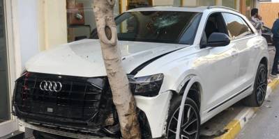 Direksiyon hakimiyetini kaybetti, yayalara çarptı, 3 yaralı