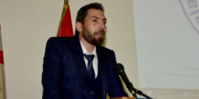 Özgöçmen: Hemşire ve ebelere saygı yok