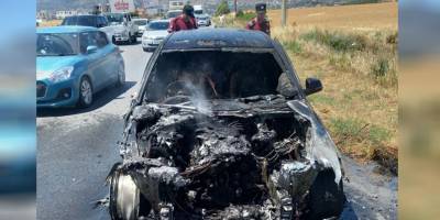 Seyir halindeki araç alevlendi