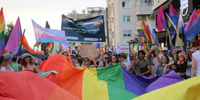 “Aile sadece anne, baba ve çocuklardan oluşmaz, gökkuşağı aileler vardır”