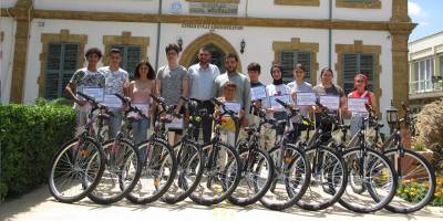 Gençler bisikletine kavuştu