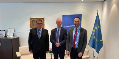 Berova ve Candan AKPA Başkanı  Kox ile görüştü