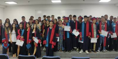 'Taner Akcan' Eğitim Merkezi'nde mezuniyet sevinci