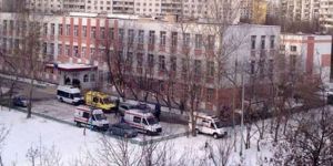 Okul basıp öğrencileri rehin aldı