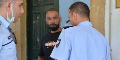 Alacağı olduğunu söyleyip silah doğrulttu, darp etti