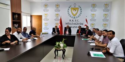 Çavuşoğlu, KTÖS ve KTOEÖS yetkilileri ile bir araya geldi