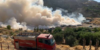 Lefke çöplüğündeki yangın söndürme çalışmalarına paletli dozerle destek verilecek