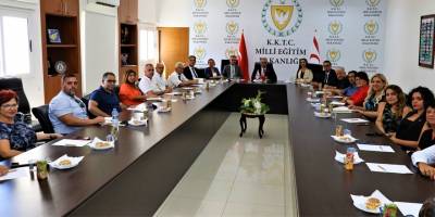 Çavuşoğlu, özel okul yetkilileriyle görüştü