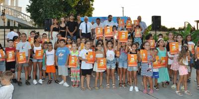 Güzelyurt Belediyesi'nin yüzme kursuna katılanlara sertifikaları dağıtıldı