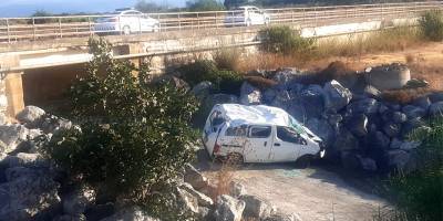 Araç dere yatağına uçtu: 1 yaralı