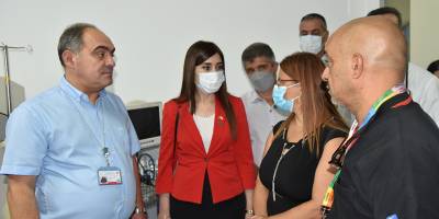 Altuğra: “Kapalı ortamlarda maske takma zorunluluğunu tavsiye kararına dönüştürüyoruz”