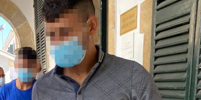 Sokakta üzerinde arama yapılan gencin cebinden uyuşturucu çıktı