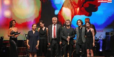 'Ela ile Hilmi ve Ali' 7 ödülle Altın Koza’ya damga vurdu