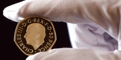 İngiltere Kralı 3. Charles’ın portresinin yer aldığı ilk madeni paralar basıldı