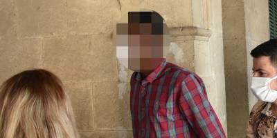 Deneme kabininde giydiği kıyafetlerle dükkândan çıkmaya çalıştı