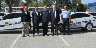 Evkaf, Polis Genel Müdürlüğü’ne maket araba hediye etti