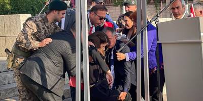 Törende konuşma yaparken fenalık geçirdi