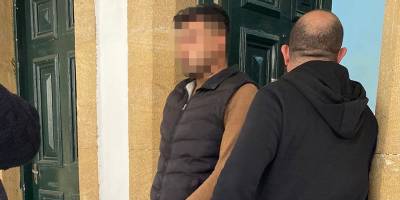 Eski nişanlısının çıplak fotoğraflarını ailesine gösterdi