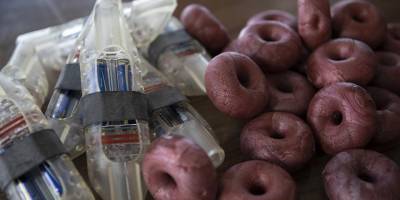 Kaplumbağaların ağlara takılmasını önlemek için binlerce ışıklı cihaz dağıtıldı…