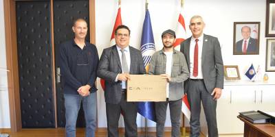 DAÜ, ilk 5 bine giren öğrencilere dizüstü bilgisayar hediye etti