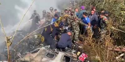 72 kişiyi taşıyan yolcu uçağı düştü